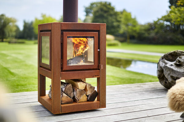 RB73 Quaruba L Mobile - Outdoor Stove - 4 sides - <span lang="EN">The RB73 Quaruba L Mobile model is a stylish outdoor wood stove with an elegant appearance designed for outdoor use. </span><span lang="EN">This cube-shaped terrace stove has an unique modular construction and is therefore assembled as desired with 4 glass large panels. </span><span lang="EN">The door catch is located between the door panel and the right leg. </span><span lang="EN">The version with 4-wheels is easy moved. In addition, the platform for the wheels can also be used as storage for firewood.</span>  
