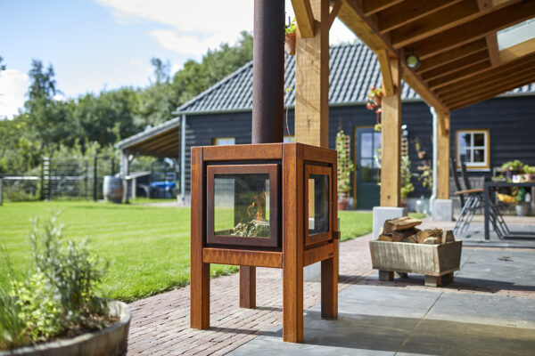 RB73 Quaruba L - Outdoor Stove - 4 sides - <span lang="EN">The RB73 Quaruba L model is a stylish wood stove with an elegant appearance designed for outdoor use. </span><span lang="EN">This cube-shaped terrace stove has an unique modular construction and is therefore assembled as desired with 1 ( glass fronted door) to 4 glass panels. </span><span lang="EN">The door catch is located between the door panel and the right leg. </span><span lang="EN">The version with 4-wheels is easy moved. In addition, the platform for the wheels can also be used as storage for firewood.</span>  