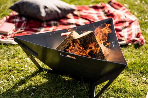 Arada Delta Medium Fire Pit - The Arada Delta Small Firepit is ideal for garden parties, picnics, beach trips. Burns wood logs. Made from 3mm steel. Can be dismantled and stored away, or left outdoors to acquire an oxidised patina. Measures 700 x 700 x 350mm (L x W x H) Weighs approx. 12.2kg (unpacked) Requires some minor self-assembly (no tools required). Not recommended for use on wooden decking.