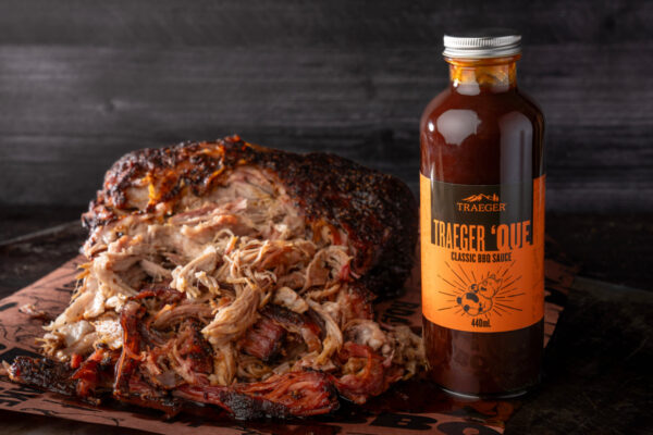 Traeger ‘Que Sauce - Traeger 'Que Sauce Drench your wood-fired meat in this smoky sauce for a match made in BBQ heaven