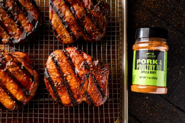Traeger Pork & Poultry Rub - Traeger Pork & Poultry Rub Perk up Pork & Chicken with this Sweet-N-Savoury rub laced with Honey, Paprika & Apple