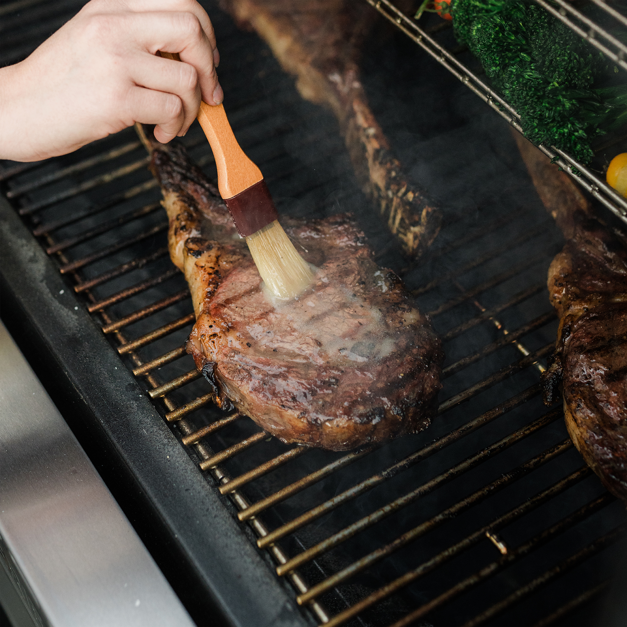 Masterbuilt Gravity Series XT Digital Charcoal BBQ & Smoker 10 Masterbuilt Gravity Series XT